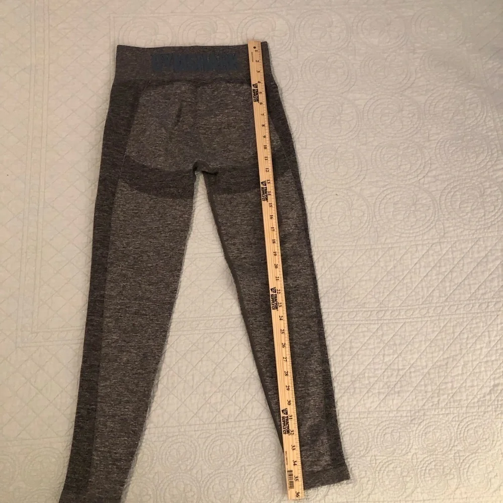 Gymshark Flex high waisted contouring seamless leggings. Women’s size large.